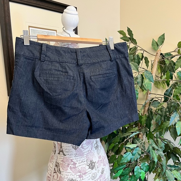 Ann Taylor Signature Petite Shorts Size 6P - Picture 2 of 2